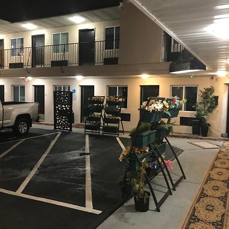The Carasaljo Motel Lakewood Bagian luar foto