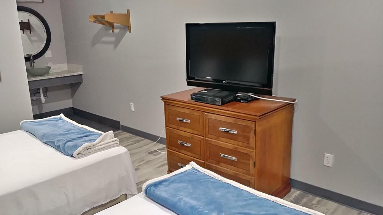 The Carasaljo Motel Lakewood Bagian luar foto