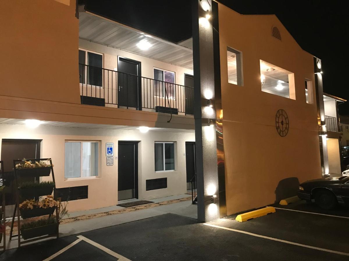 The Carasaljo Motel Lakewood Bagian luar foto