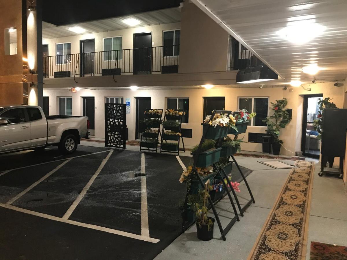 The Carasaljo Motel Lakewood Bagian luar foto